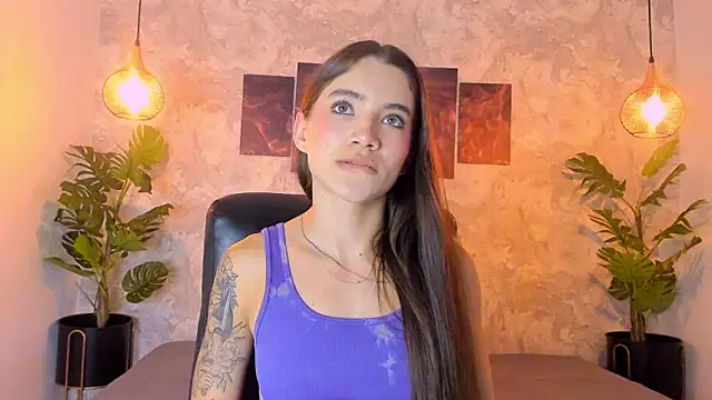 aitana baker  online show from 12.15.25