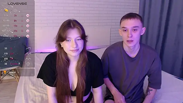 Blushing couple online show from 09.18.25
