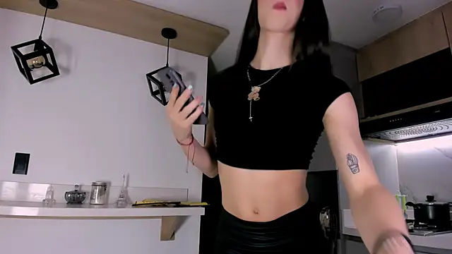 Snapshot of fhalon_foxxxys_ chatting on 06.28.26 fhalon foxxxys online show from 06.28.26