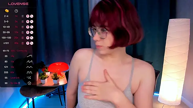 Snapshot of BellaCaress chatting on 10.15.25 BellaCaress online show from 10.15.25