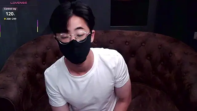 Snapshot of asiantwinkz chatting on 05.01.26 asiantwinkz online show from 05.01.26