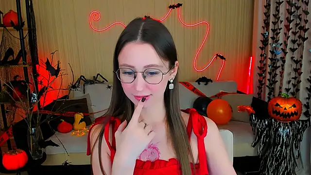 YourLovellyStory online show from 10.23.25