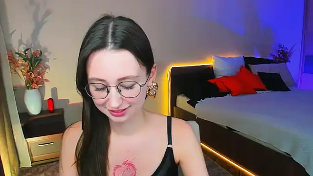 YourLovellyStory online show from 11.06.25