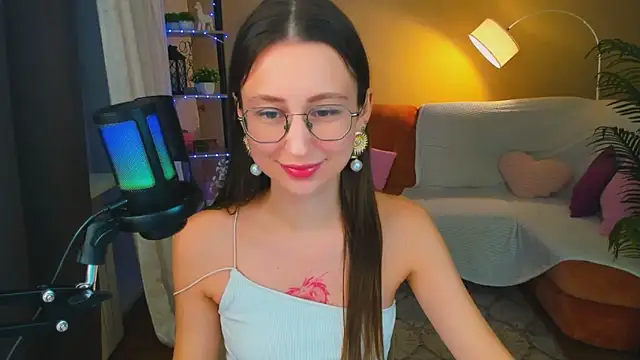 YourLovellyStory online show from 11.14.25