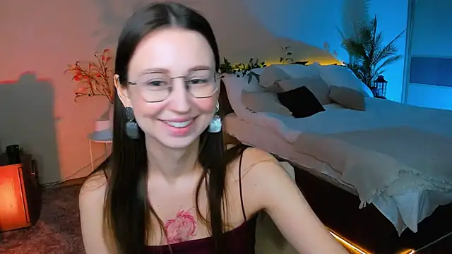 YourLovellyStory online show from 11.27.25