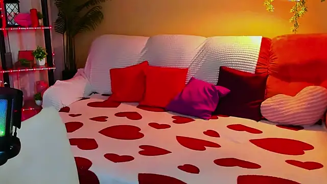 YourLovellyStory online show from 04.17.26