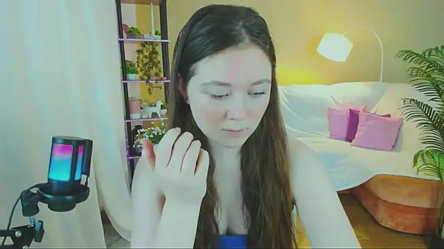 Snapshot of AlluringLookk chatting on 09.24.25 AlluringLookk online show from 09.24.25