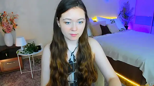 Snapshot of AlluringLookk chatting on 10.05.25 AlluringLookk online show from 10.05.25