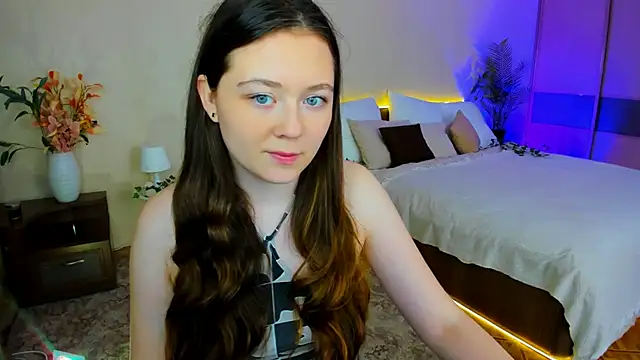 Snapshot of AlluringLookk chatting on 10.10.25 AlluringLookk online show from 10.10.25