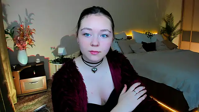 Snapshot of AlluringLookk chatting on 10.20.25 AlluringLookk online show from 10.20.25