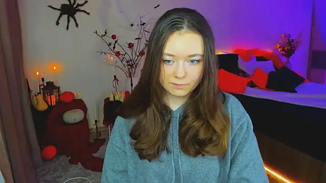 Snapshot of AlluringLookk chatting on 10.27.25 AlluringLookk online show from 10.27.25