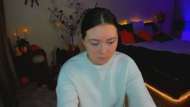 Snapshot of AlluringLookk chatting on 10.28.25 AlluringLookk online show from 10.28.25