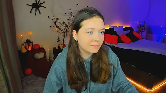 Snapshot of AlluringLookk chatting on 10.29.25 AlluringLookk online show from 10.29.25