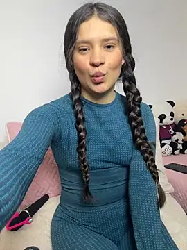 Emilyybennet  online show from 10.17.25