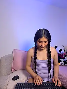 Emilyybennet  online show from 11.21.25