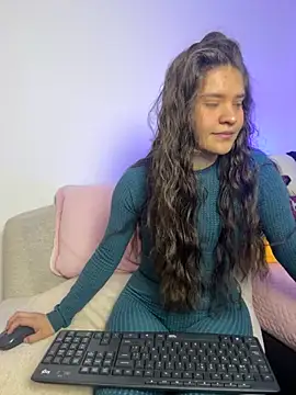 Emilyybennet  online show from 11.25.25