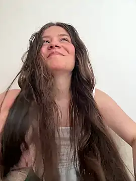 Snapshot of Emilyybennet_ chatting on 05.24.26 Emilyybennet online show from 05.24.26