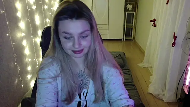 AngelicaHollywood online show from 12.21.25