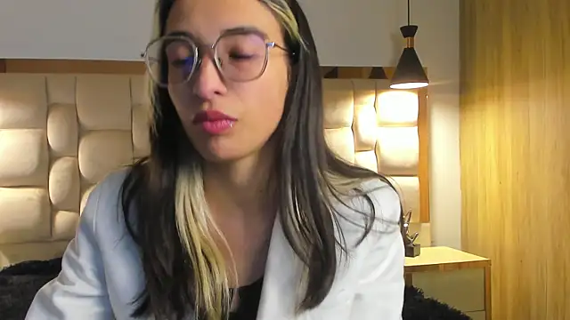 Emilia Bons online show from 09.11.25