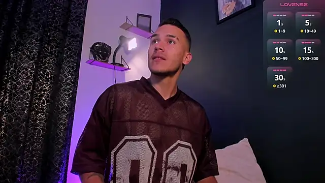 Snapshot of MarkSantozz chatting on 02.24.26 MarkSantozz online show from 02.24.26