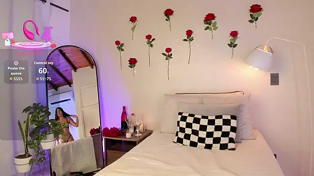 Snapshot of JannaFoxx_ chatting on 10.24.25 JannaFoxx online show from 10.24.25