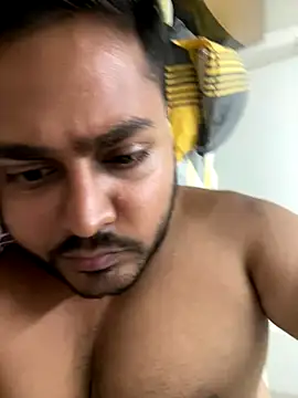 Snapshot of blrguychub chatting on 09.24.25 blrguychub online show from 09.24.25