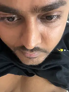 Snapshot of blrguychub chatting on 10.29.25 blrguychub online show from 10.29.25