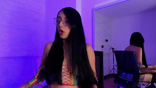 Snapshot of _PENELOPESTAR_ chatting on 10.28.25 PENELOPESTAR online show from 10.28.25