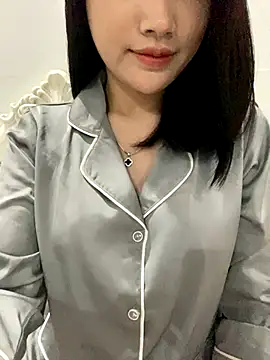 Snapshot of Beiiu_18 chatting on 10.04.25 Beiiu 18 online show from 10.04.25