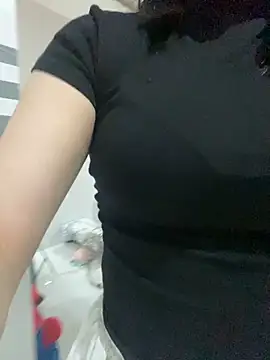 Snapshot of Beiiu_18 chatting on 10.11.25 Beiiu 18 online show from 10.11.25