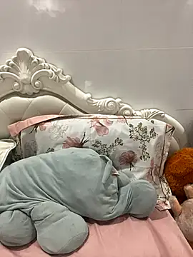 Snapshot of Beiiu_18 chatting on 10.31.25 Beiiu 18 online show from 10.31.25