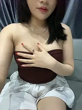 Snapshot of Beiiu_18 chatting on 11.04.25 Beiiu 18 online show from 11.04.25