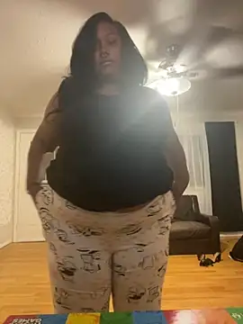 Snapshot of Cocomamii1 chatting on 11.11.25 Cocomamii1 online show from 11.11.25