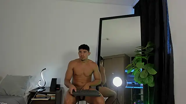 Snapshot of austin_spears_ chatting on 10.04.25 austin spears online show from 10.04.25