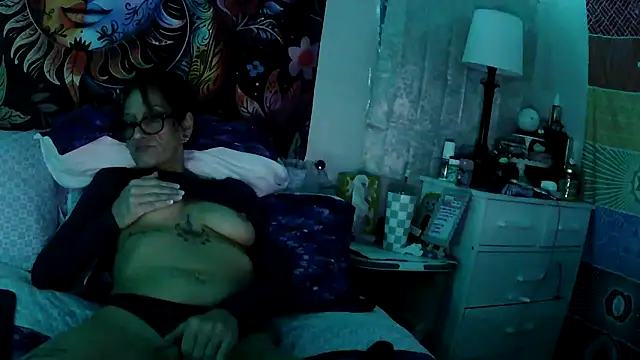 Snapshot of gypsyadventures1 chatting on 09.14.25 gypsyadventures1 online show from 09.14.25