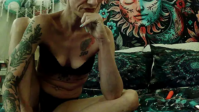 Snapshot of gypsyadventures1 chatting on 09.16.25 gypsyadventures1 online show from 09.16.25