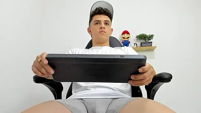 Snapshot of Mikecooper chatting on 10.07.25 Mikecooper online show from 10.07.25