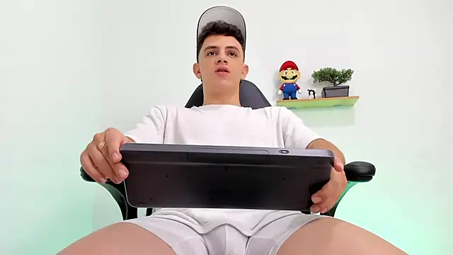 Snapshot of Mikecooper chatting on 10.12.25 Mikecooper online show from 10.12.25