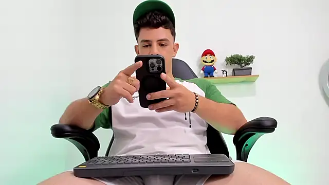 Snapshot of Mikecooper chatting on 10.24.25 Mikecooper online show from 10.24.25