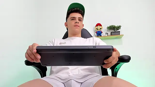 Snapshot of Mikecooper chatting on 11.05.25 Mikecooper online show from 11.05.25