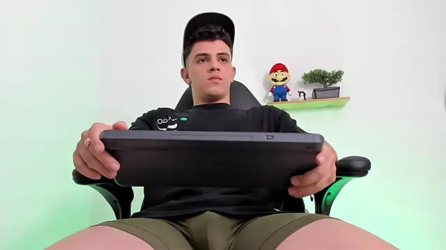 Snapshot of Mikecooper chatting on 11.06.25 Mikecooper online show from 11.06.25