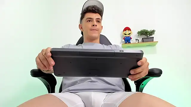 Snapshot of Mikecooper chatting on 11.12.25 Mikecooper online show from 11.12.25