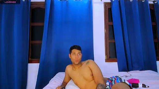 Snapshot of bamby_kitty chatting on 10.20.25 bamby kitty online show from 10.20.25