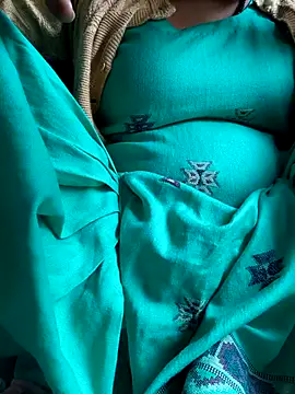 Love-pari077 online show from 12.18.25