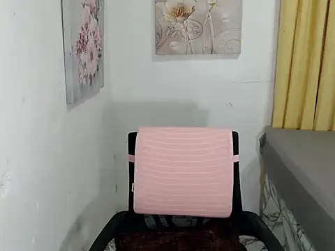 Snapshot of fuckerfriendsxx chatting on 10.21.25 fuckerfriendsxx online show from 10.21.25