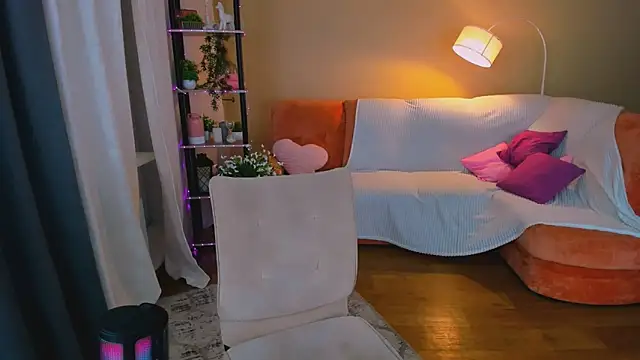 Snapshot of ChristinaConteeree chatting on 10.18.25 ChristinaConteeree online show from 10.18.25