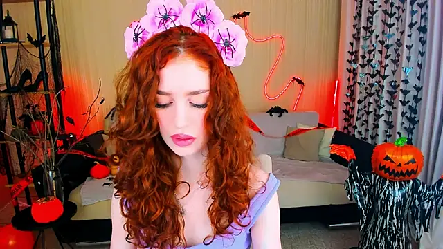 Snapshot of ChristinaConteeree chatting on 10.27.25 ChristinaConteeree online show from 10.27.25