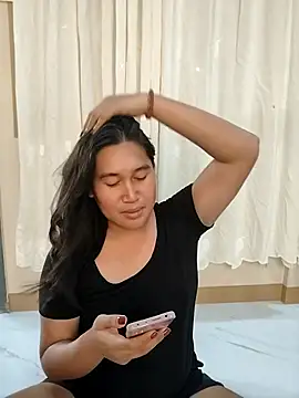 Snapshot of Romantic_Sabrina chatting on 10.13.25 Romantic Sabrina online show from 10.13.25