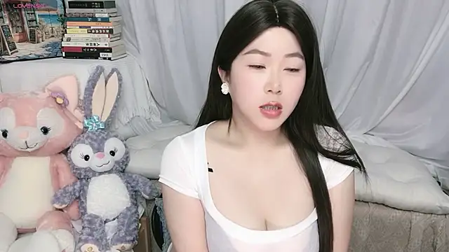 Snapshot of Emmaq996 chatting on 05.14.26 Emmaq996 online show from 05.14.26