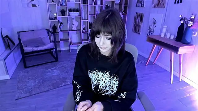 Snapshot of CrystallBloom chatting on 10.01.25 CrystallBloom online show from 10.01.25